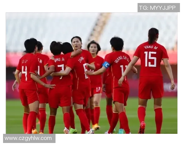 足球女球星联合亮相四人合影展示强大气场与实力魅力