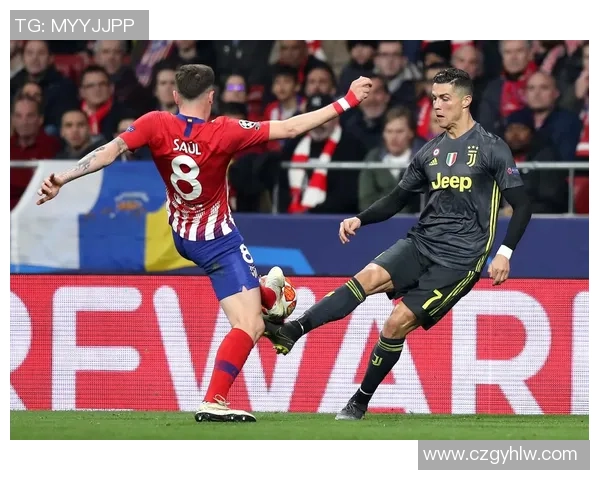 足球巨星赛场上做出鄙视手势引发热议球迷与媒体各方观点激烈交锋